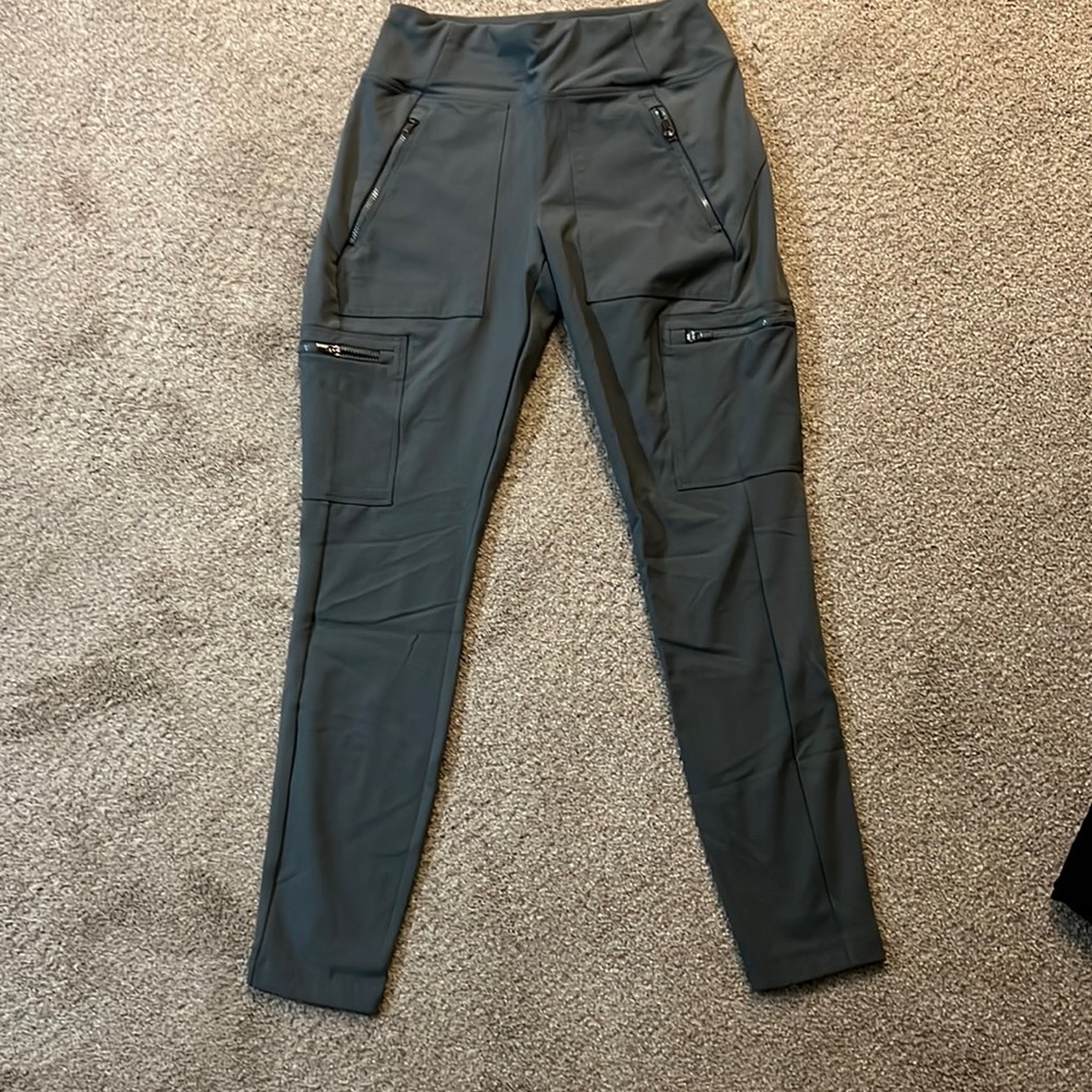 Athleta Hybrid Cargo Tight- EUC